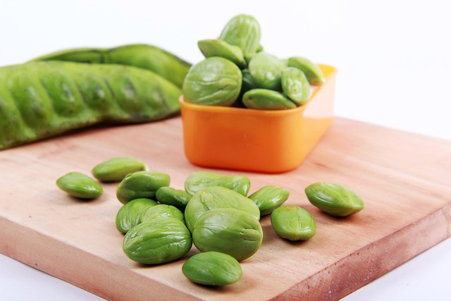 Kratom má různou podobu.